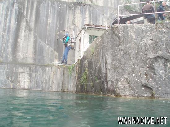 Mise à l'eau possible par un saut de 2-3m